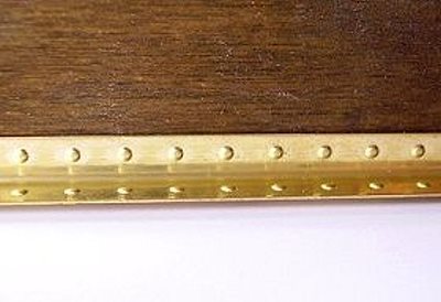 Angolo del rivetto (interno) - distanza tra i rivetti 5 mm